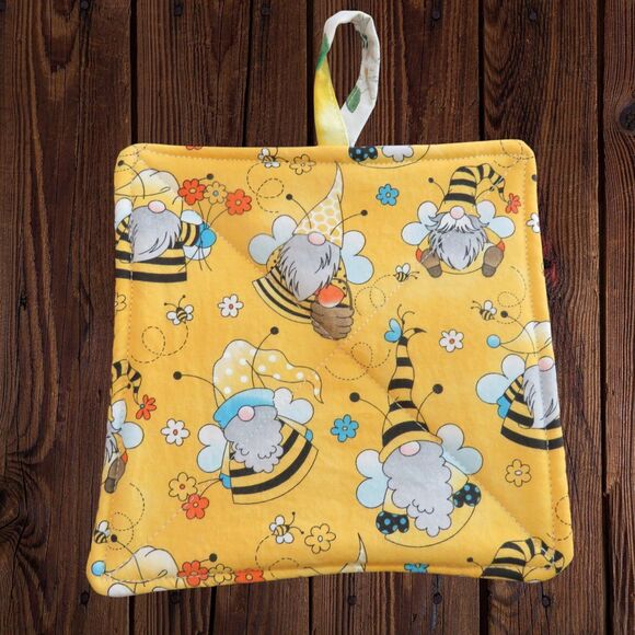 Handmade Quilted Potholder, Reversible Bee Gnomes and Lemon Hot Pad, Set of 2 - Picture 9 of 10